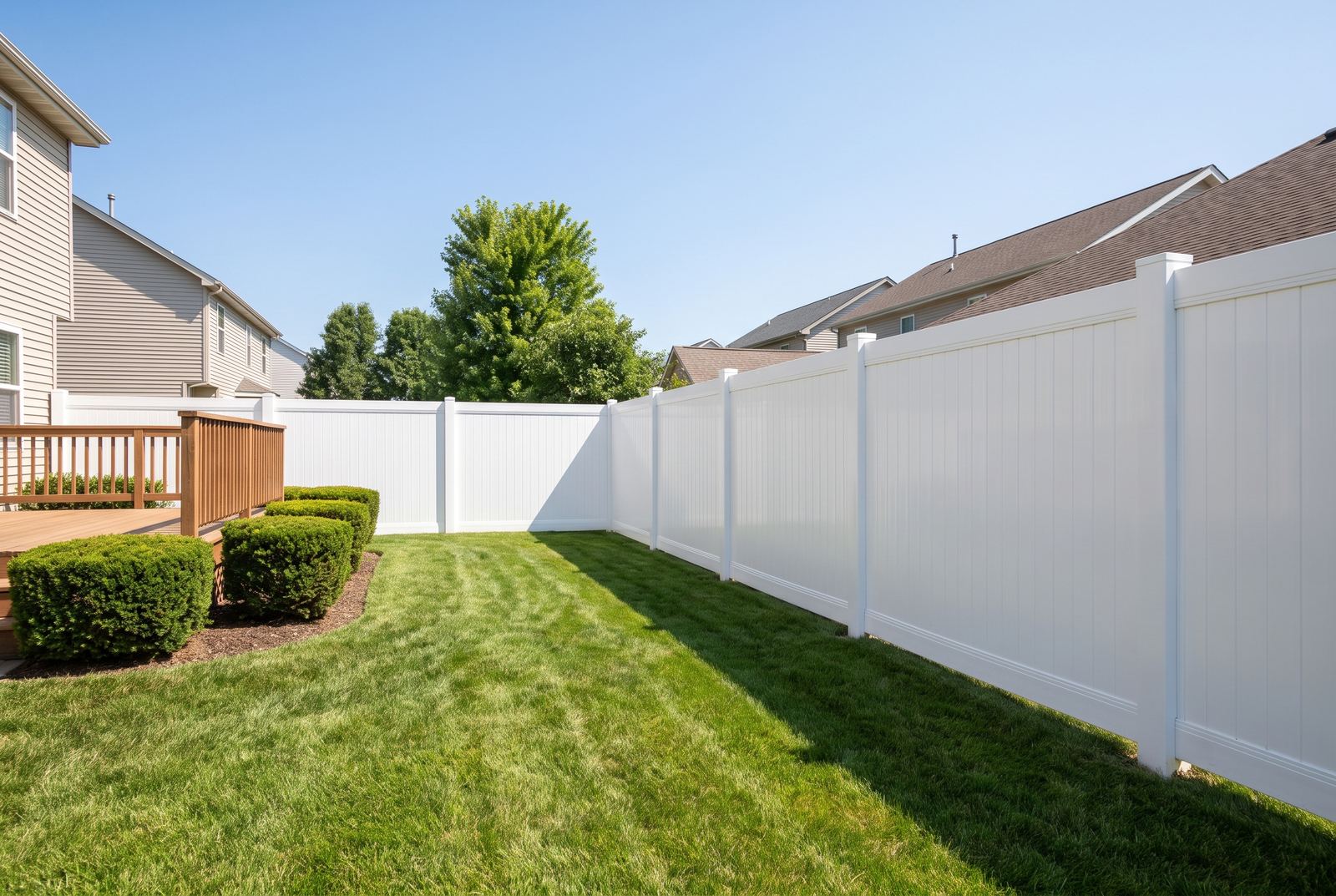Vinyl privacy fence